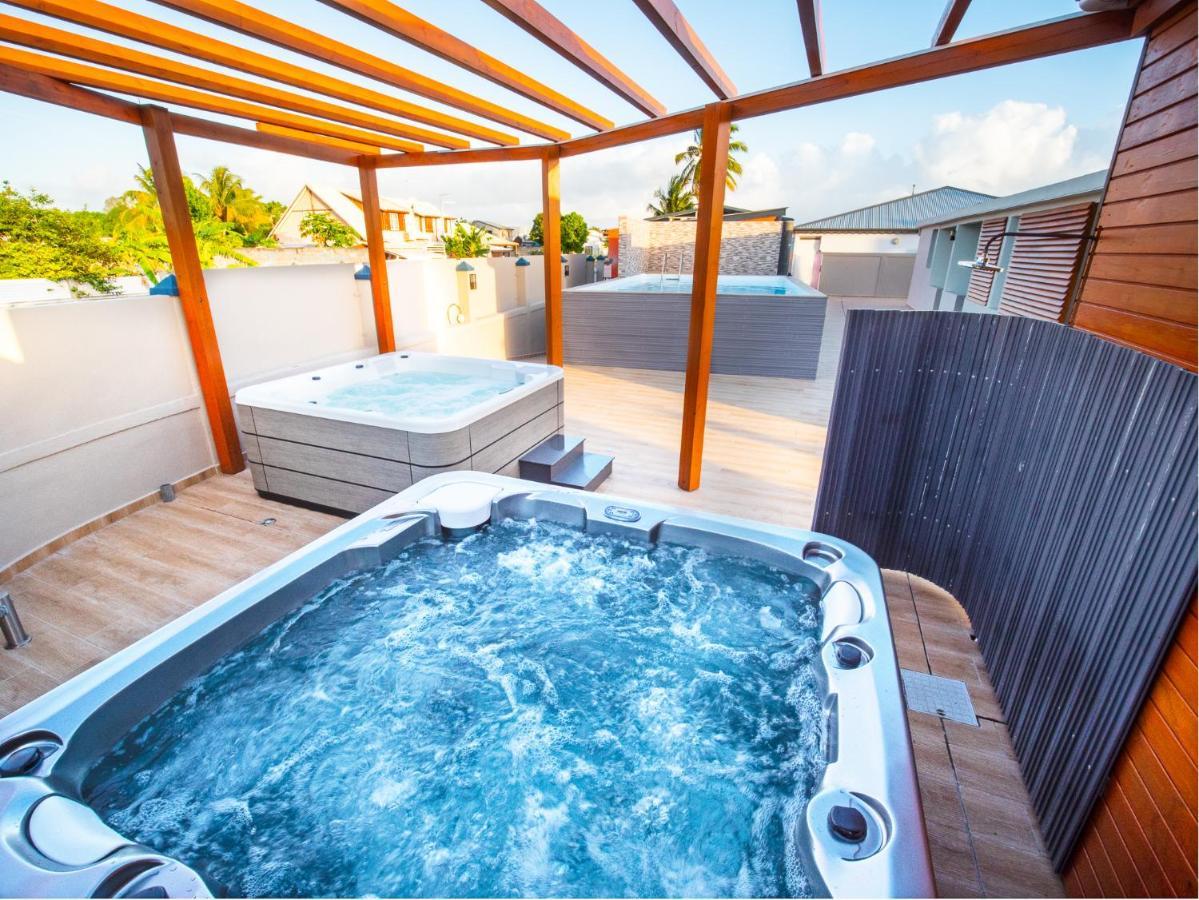 Evasion En Plein Coeur De La Ville Studio Jacuzzis Sauna Et Piscine Au Centre De Port-Louis Exterior photo